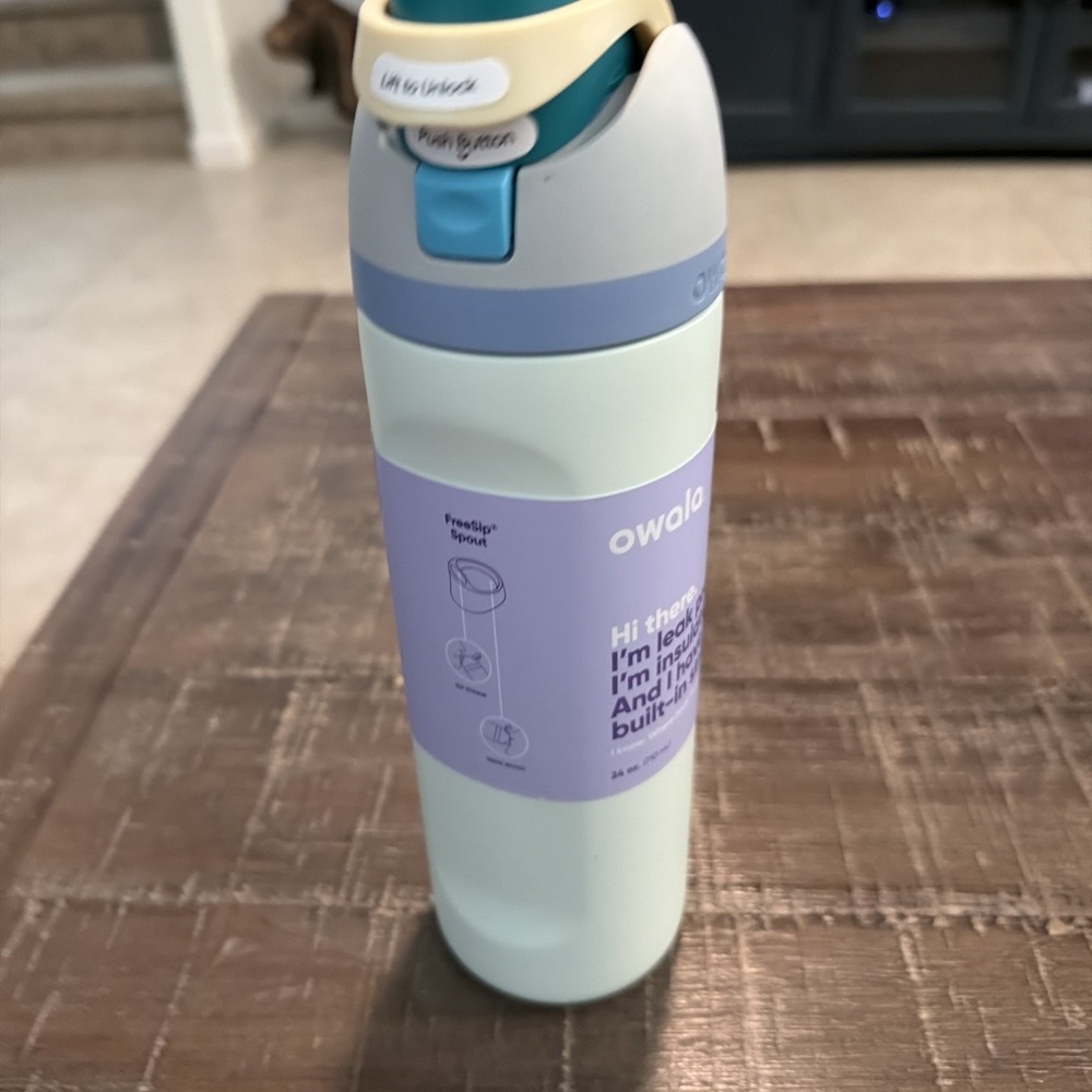 Owala  Insulated Water 3 Bottle Bundle | Leakproof Top See Photo 24 & 32oz - Picture 4 of 7
